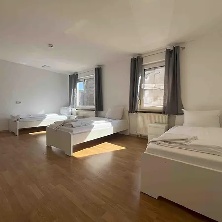 Sad303 - Geraeumige Monteurwohnung Mit Balkon Apartment Schwandorf in Bayern