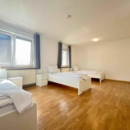 Apartment Sad303 - Geraeumige Monteurwohnung Mit Balkon Schwandorf in Bayern