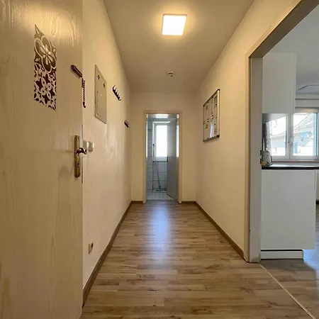 Sad303 - Geraeumige Monteurwohnung Mit Balkon Apartment *