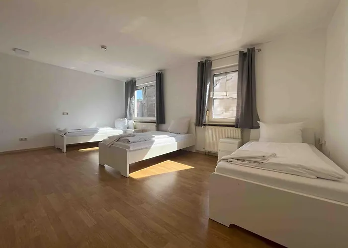 Sad303 - Geraeumige Monteurwohnung Mit Balkon Apartment Schwandorf in Bayern