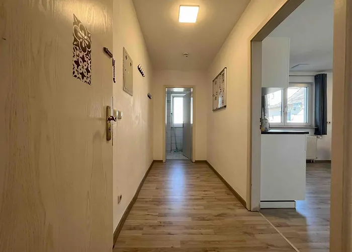 Sad303 - Geraeumige Monteurwohnung Mit Balkon Apartment *
